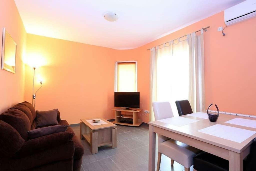 Apartmani Lili Сукошан Екстер'єр фото
